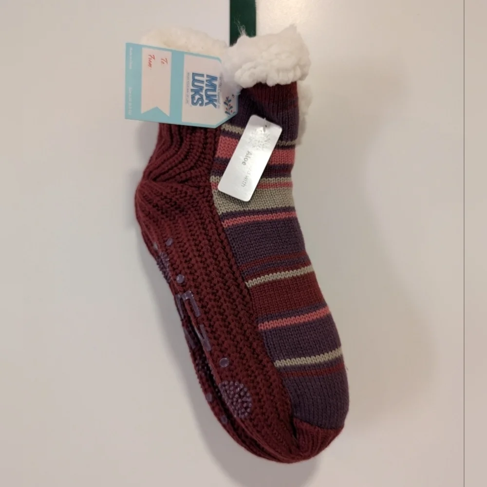 New Muk Luks Socks Red Purple Non Slip Grip Fuzzy Furry Size Large/XL L/XL NWT